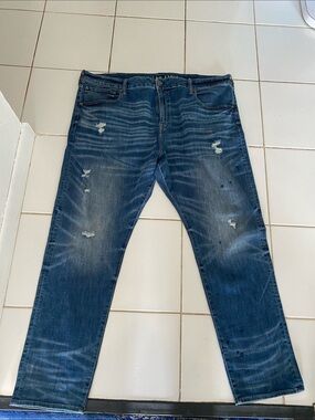 American Eagle Outfitters Men’s Faded Distressed Blue Straight Jeans